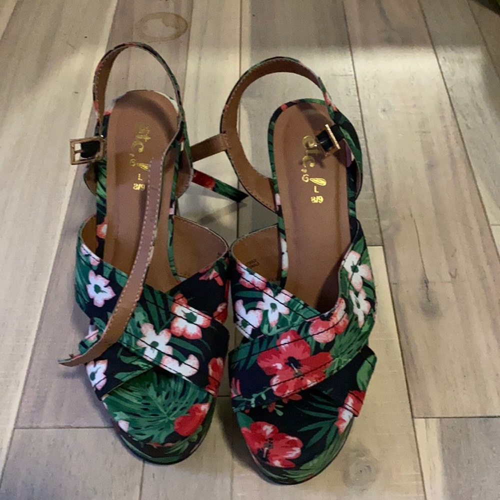 Hawaiian platform heels